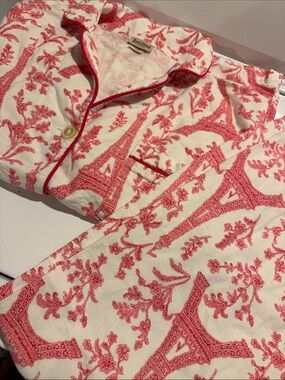 Bed Head pink  Eiffel Tower Pajama Set. Sz medium 2 PCs